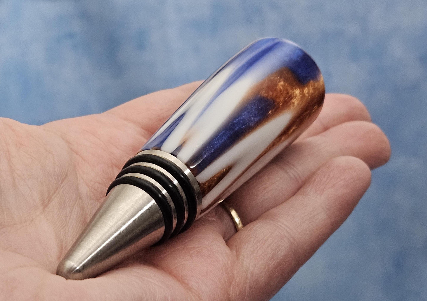 Bottle Stopper with a Handcrafted Celtic Knot - Blue, Brown, & White - Modern 3D Printed - Food-Safe Wine Accessory